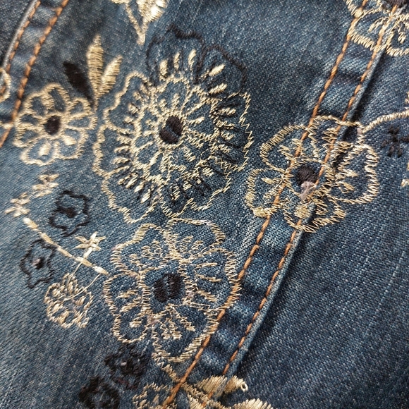 CHICO'S PATCHWORK EMBROIDERED JEAN JACKET - Picture 6 of 13